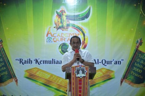 Sekretaris Daerah Kota Kupang, Jeffry E. Pelt, SH, di Masjid Nurul Hidayah Kelapa Lima