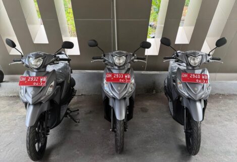 3 Unit Motor Terparkir di Kantor Bapenda Kota Kupang