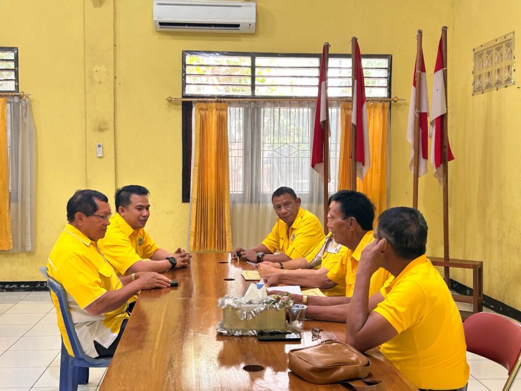 Randy Daud saat Pendaftaran Bakal Calon Ketua DPD Partai Golkar Kota Kupang