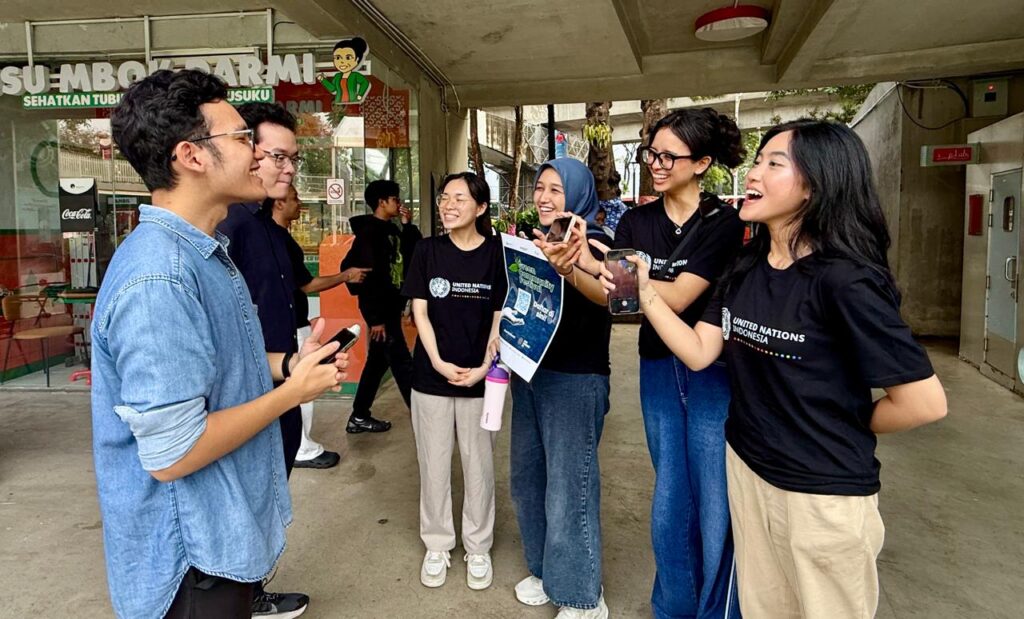 1. Sesi permainan yang dilaksanakan UNAI bersama pengunjung sekitar Taman Literasi, Blok M