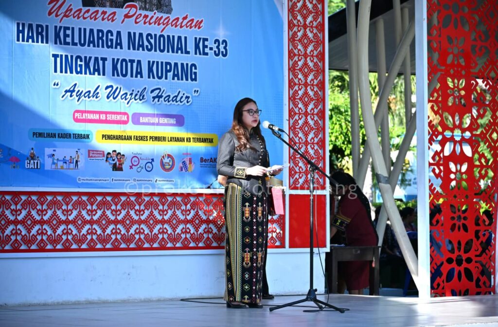Wawali Kupang memberikan sejumlah penghargaan sebagai bentuk apresiasi kepada individu dan lembaga