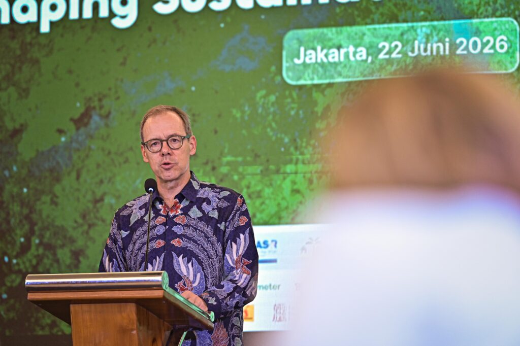 H. E Olivier Zehnder, Perwakilan Kedutaan Besar Swiss di Indonesia menyampaikan sambutan yang menegaskan komitmen Swiss terhadap pengelolaan lanskap berkelanjutan dan pembangunan yang inklusif.