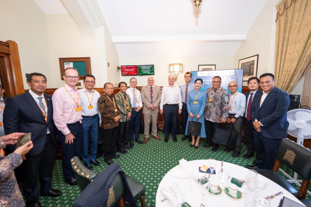 Ketua Dewan Komisioner OJK Friderica Widyasari Dewi dalam rangkaian London Climate Action Week (LCAW) 2026 yang berlangsung pada 22–25 Juni 2026 di London, Inggris.