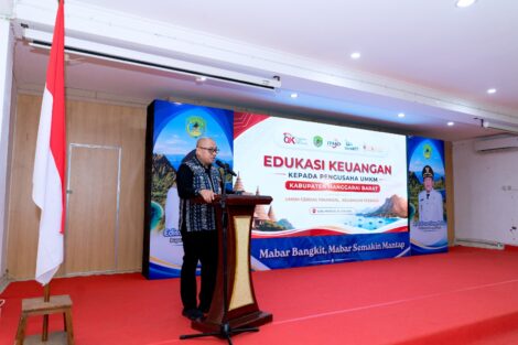 Plt. Kepala Kantor OJK Provinsi Nusa Tenggara Timur Yan Jimmy Hendrik Simarmata