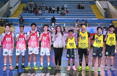 Foto Bersama Wakil Wali Kota Bersama Para Juara Basket