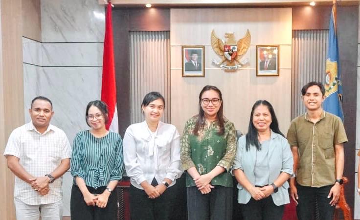 Audies Wawali bersama SD Hosana Kupang