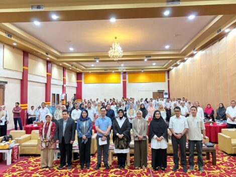 Focus Group Discussion Penyusunan Matriks RAD-GPI Kota Banda Aceh Berbasis Program dan Kegiatan OPD mengikuti sesi pembukaan kegiatan di Amel Convention Hall, Banda Aceh. Credit: [ACCI USK/Nata Nugraha Sandi]