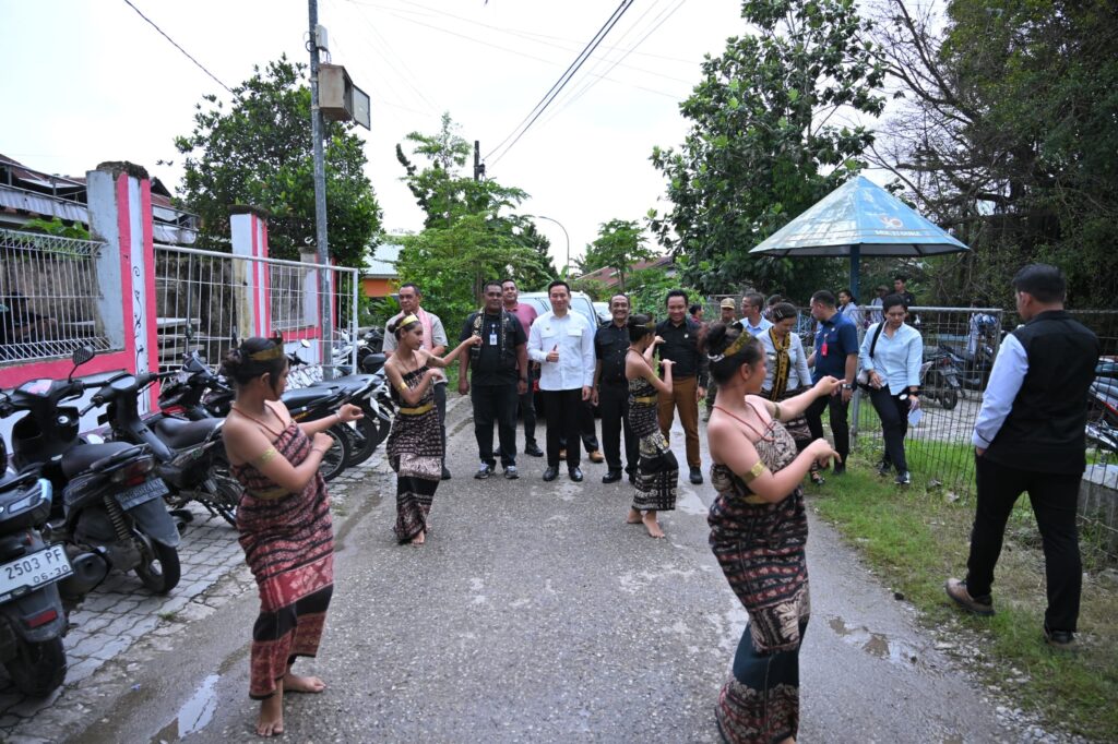 Peresmian kantor Lurah Airnona