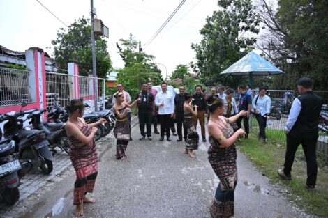 Peresmian kantor Lurah Airnona