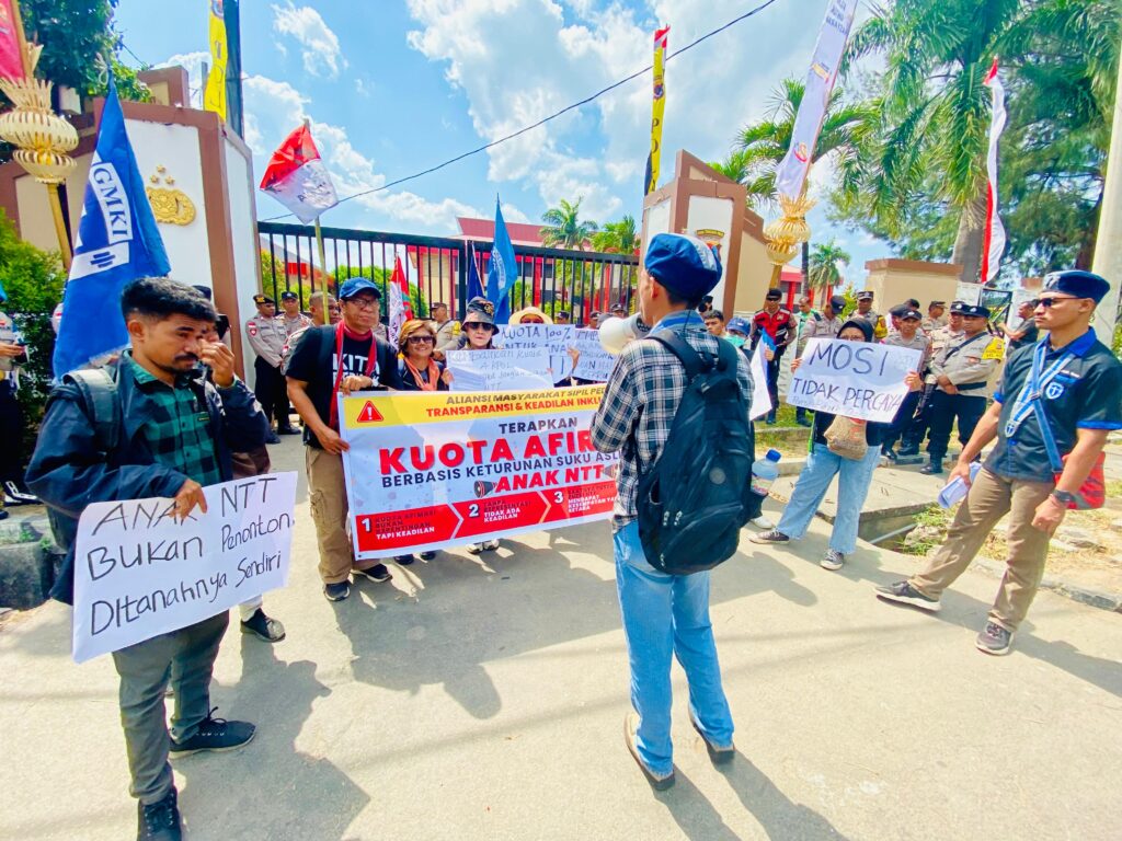 Aksi Unjuk Rasa Aliansi Masyarakat Adat Peduli Transparansi dan Keadilan Inklusif