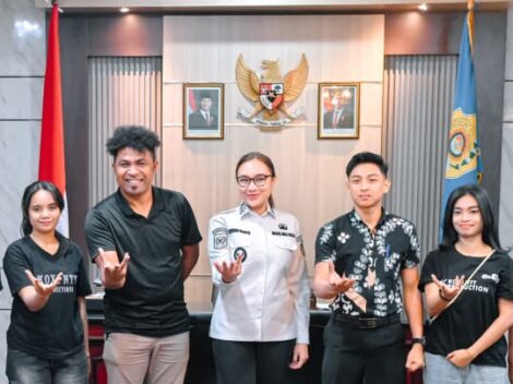 Wakil Wali Kota menerima audiensi pengurus Sanggar KOXI NTT Production di ruang kerjanya, Rabu (8/7)