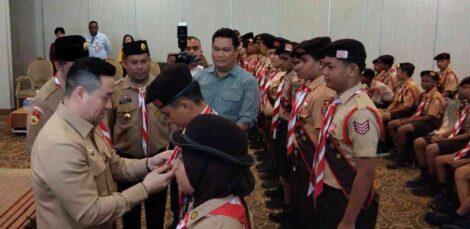 dr. Christian Widodo, secara resmi melepas Kontingen Kota Kupang yang akan mengikuti Jambore Daerah (Jamda) X Pramuka Nusa Tenggara Timur (NTT) Tahun 2026.