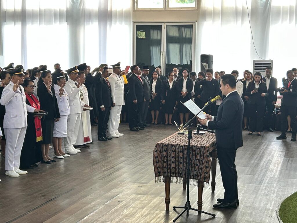 ali Kota Kupang, dr. Christian Widodo, melantik 148 pejabat administrator, pejabat pengawas, dan pejabat fungsional di lingkungan Pemerintah Kota Kupang