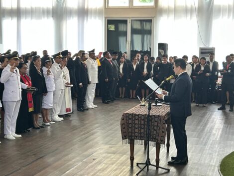 ali Kota Kupang, dr. Christian Widodo, melantik 148 pejabat administrator, pejabat pengawas, dan pejabat fungsional di lingkungan Pemerintah Kota Kupang