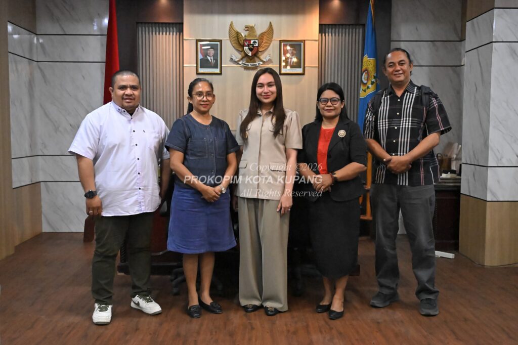 Wakil Wali Kota Kupang, Serena Cosgrova Francis, S.Sos., M.Sc., saat menerima audiensi Tim Pelayanan Konven Pelayan Kupang Daratan Semau