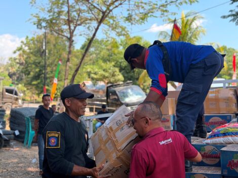 Telkomsel menyalurkan bantuan kemanusiaan kepada masyarakat terdampak gempa di sejumlah wilayah Flores, Nusa Tenggara Timur