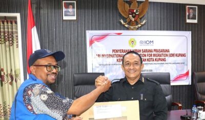 Pemerintah Kota Kupang menerima hibah sarana dan prasarana perkantoran dari International Organization for Migration (IOM)