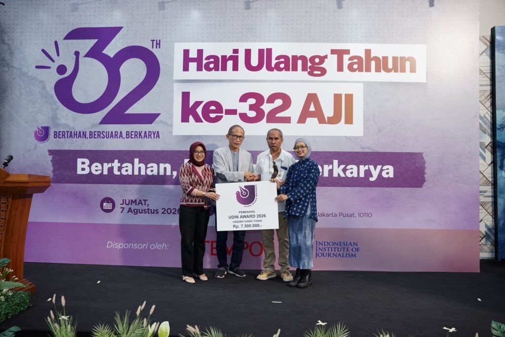 : Juri dan Peraih Udin Award 2026 Dandhy Dwi Laksono (diwakili) dan Tim Produksi Film Dokumenter “PESTA BABI”