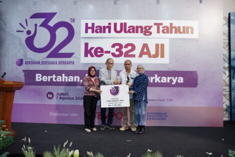 : Juri dan Peraih Udin Award 2026 Dandhy Dwi Laksono (diwakili) dan Tim Produksi Film Dokumenter “PESTA BABI”