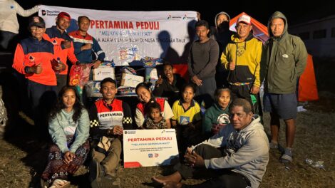 Perjalanan laut selama 5,5 jam menjadi bagian dari perjuangan Pertamina untuk memastikan bantuan tiba di pulau yang secara geografis terpisah dari daratan Flores