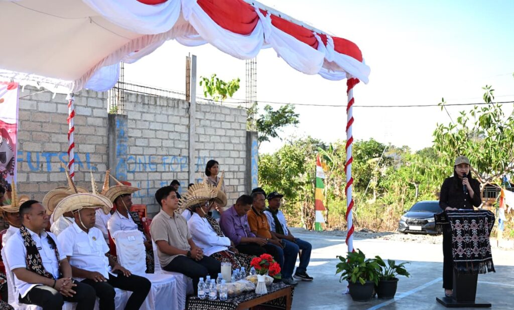Wakil Wali Kota Kupang, Serena Cosgrova Francis, S.Sos., M.Sc., saat membuka rangkaian perayaan HUT ke-81 Kemerdekaan Republik Indonesia yang digelar Keluarga Besar Keka Daleholu Kota Kupang