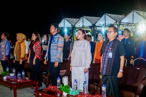 Closing ceremony tersebut dihadiri Wakil Wali Kota Kupang sekaligus Ketua DPW Gerakan Ekonomi Kreatif Nasional (Gekrafs) Provinsi NTT, Serena Cosgrova Francis, Kepala Perwakilan Bank Indonesia Provinsi NTT Adidoyo Prakoso, Direktur Utama Bank NTT Charlie Paulus, Kepala BP3MI Provinsi NTT Suratmi Hamida, serta Kepala LLDIKTI Wilayah XV Adrianus Amheka.