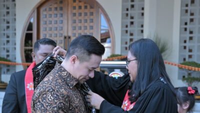 Wali Kota Kupang, dr. Christian Widodo, menghadiri Perayaan HUT 57 sekaligus Ibadah Pentahbisan Gedung GMIT Agape Kupang