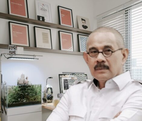 DR. Nicholay Aprilindo