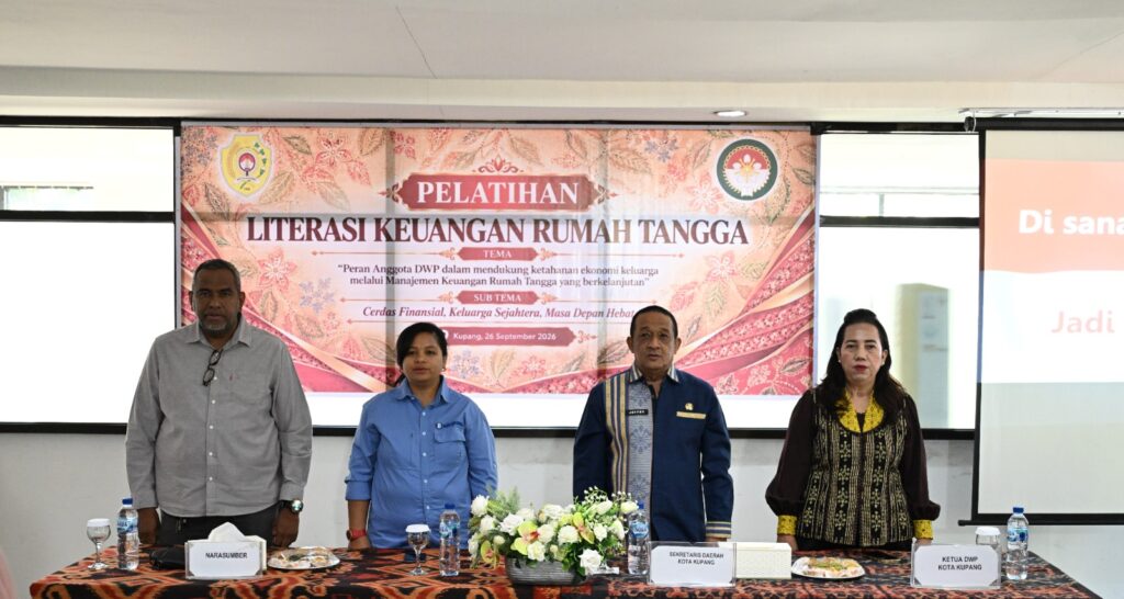 Sekretaris Daerah Kota Kupang, Jeffry E. Pelt, S.H., membuka kegiatan Pelatihan Literasi Keuangan Rumah Tangga bagi Anggota Dharma Wanita Persatuan (DWP) Kota Kupang