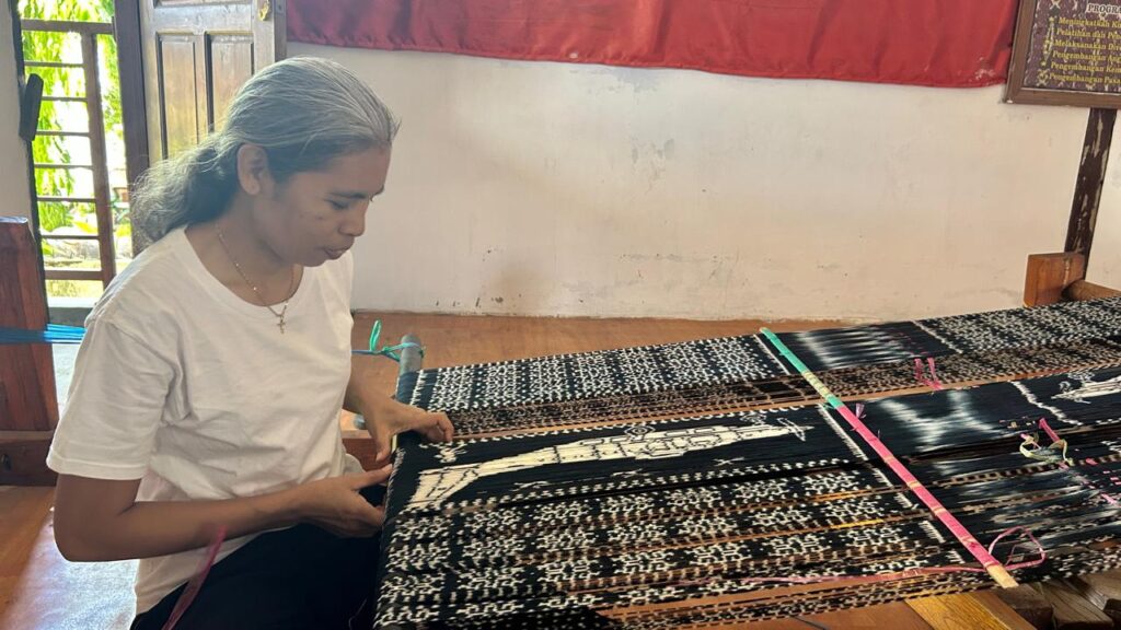 Theresia Tobo (45) Perempuan Penenun Ina Ndao