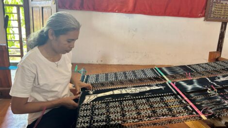 Theresia Tobo (45) Perempuan Penenun Ina Ndao