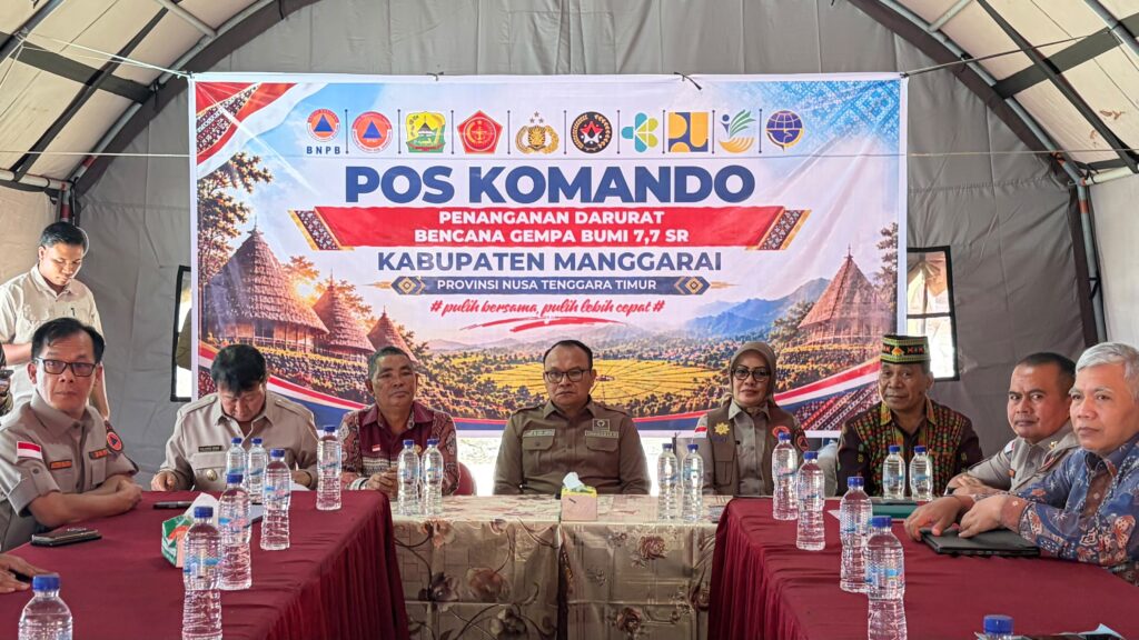rapat koordinasi bersama Badan Nasional Penanggulangan Bencana (BNPB), Pemerintah Provinsi Nusa Tenggara Timur, Pemerintah Kabupaten Manggarai, dan Pemerintah Kabupaten Manggarai Barat di Pos Komando BPBD, Ruteng, Kabupaten Manggarai, Jumat (2/10/2026).