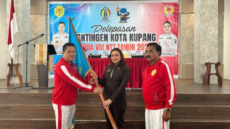 Wakil Wali Kota Kupang, Serena Cosgrova Francis, secara resmi melepas kontingen tersebut di Aula Rumah Jabatan Wali Kota Kupang, Senin (19/10/2026).