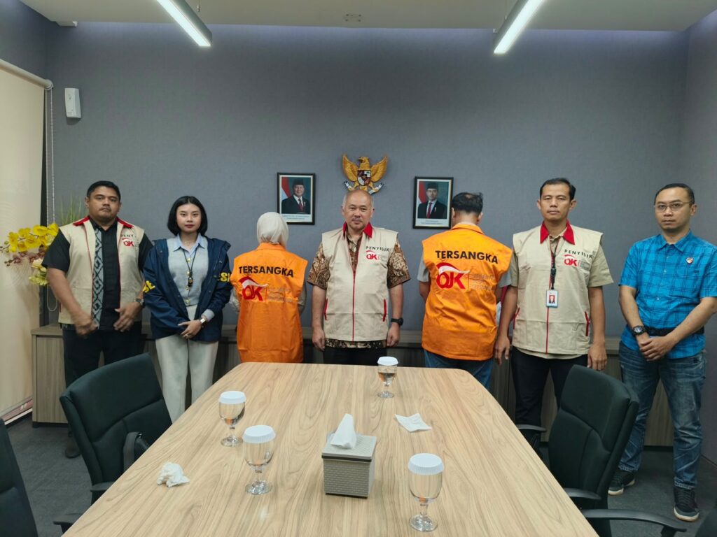 OJK Serahkan Dua Tersangka Kasus Dugaan Korupsi BPR DCN Malang ke Jaksa