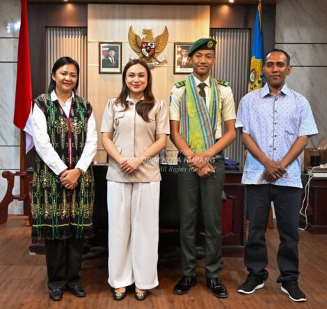 Wawali Kupang, Serena Francis saat menerima kunjungan silaturahmi Raden bersama keluarganya di ruang kerja Wali Kota Kupang, Selasa (13/10/2026).