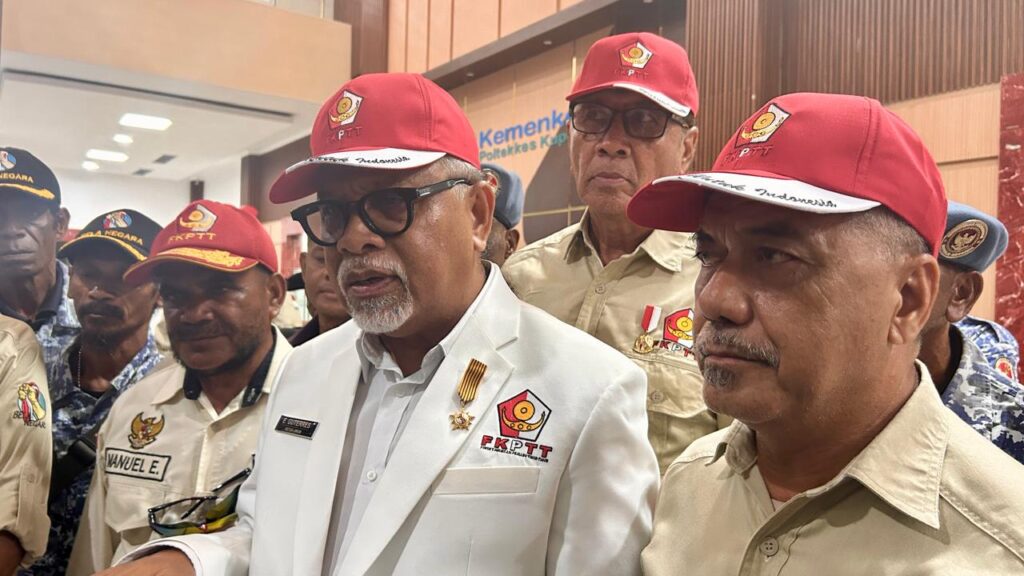 Ketua Umum Forum Komunikasi Pejuang Timor Timur (FKPTT), Eurico Guterres (tengah)