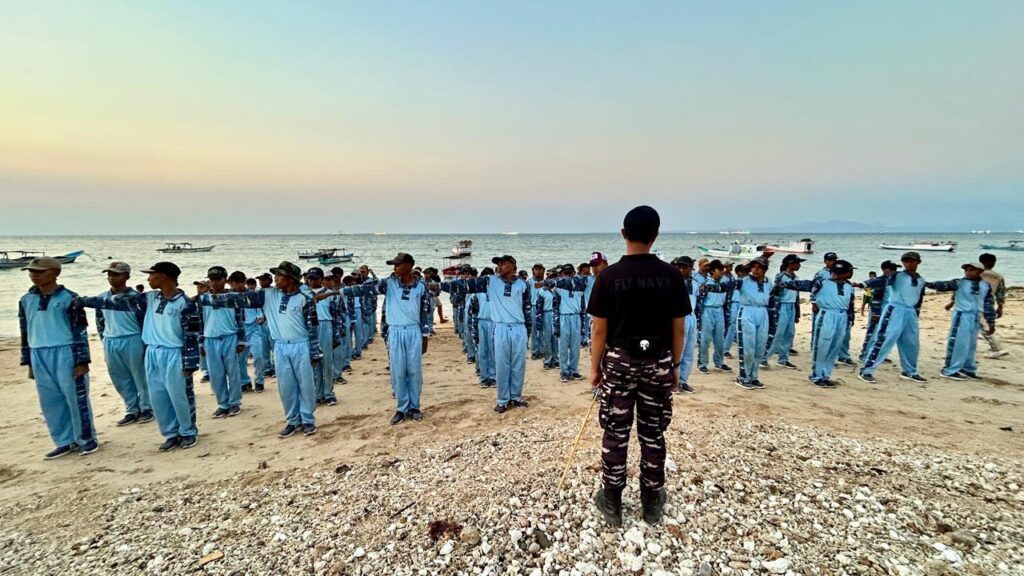 Rangkaian kegiatan long march Sekolah Menengah Kejuruan (SMK) Maritim Nusantara Kupang