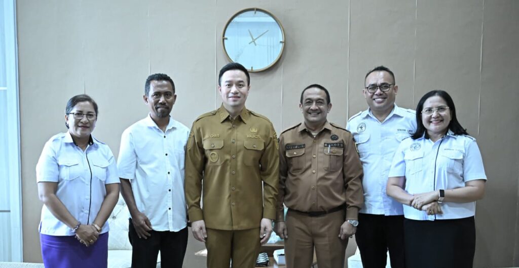 Wali Kota Kupang foto Bersama Panitia Pesparawi GMIT