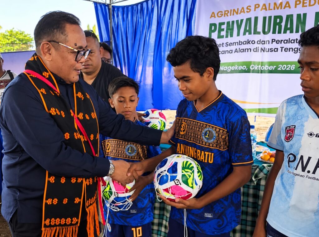 Bantuan perlengkapan olahraga sepak bola untuk Putra Nagekeo Football Academy, buku dan alat tulis bagi 100 atlet sepak bola cilik, serta 300 paket sembako untuk masyarakat kurang mampu di Nagakeo