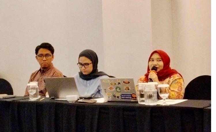 Head of Corporate Communication PT Kustodian Sentral Efek Indonesia, Adisty Widyasari (Baju Kuning), menjadi narasumber dalam pemaparan mengenai peran dan layanan KSEI dalam mendukung infrastruktur pasar modal Indonesia.