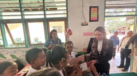 Wawali Serena Francis saat kunjungan ke SD Inpres Fatukoa, Kota Kupang